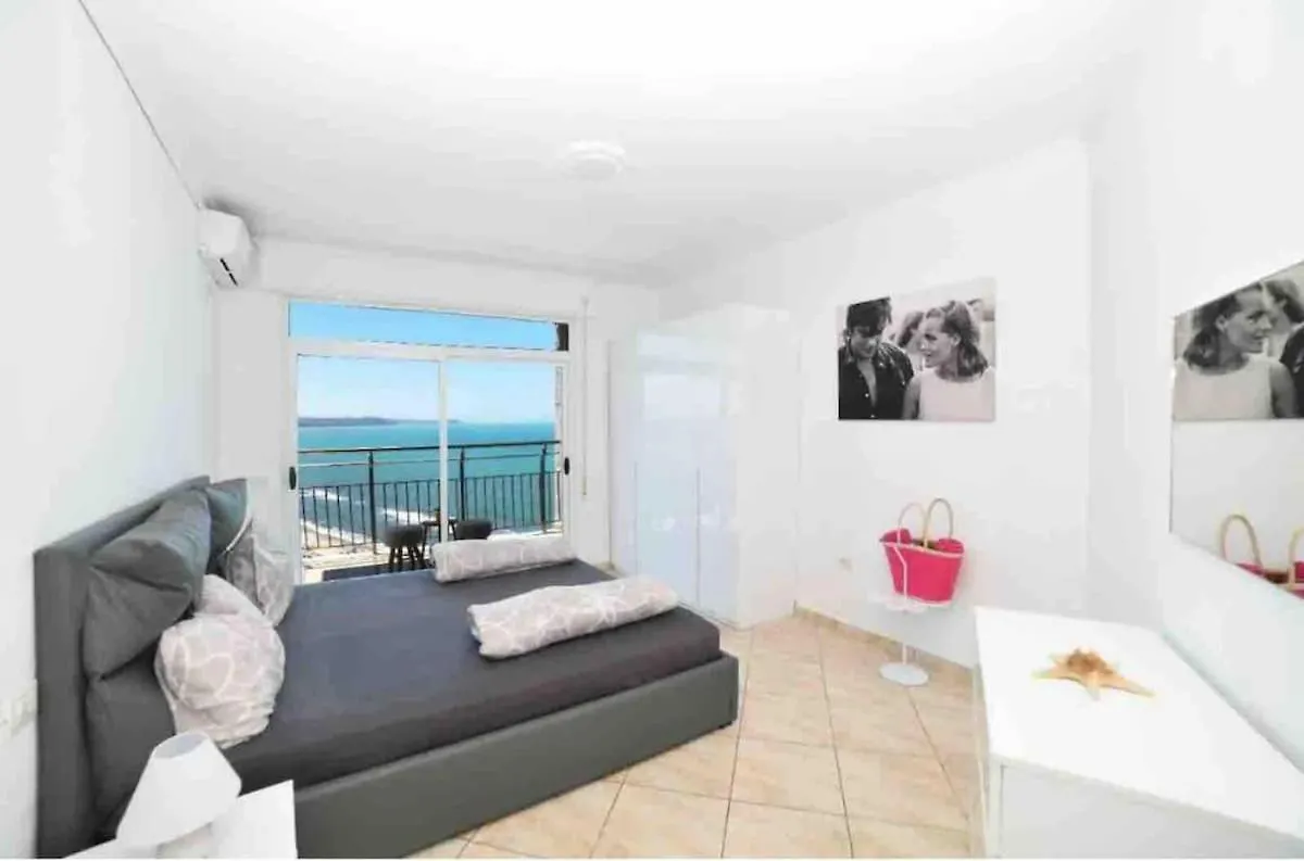 Entire Beachfront Apartment Alain Durrës